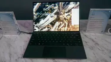 Ra mắt Dell XPS 13 9300 Model 2020 1. Thiết Kế Khác Biệt  Thay đổi lớn nhất của Dell XPS 13 9300 là màn hình, tỷ lệ màn hình 16:10, kích thước 13.4 inch khác so với các phiên bản trước. Tỷ lên này giúp mở rộng không gian hiển thị, giúp người dùng xem được nhiều nội dung hơn Có 2 option độ phân giải là FHD (1920 x 1200) pixel và UHD (3840 x 2400) pixel hỗ trợ khả năng hiện thị, độ sáng 500 nits Phần viên màn hình được thu gọn hơn đem lại cảm giác tràn viền hơn Kích thước Dell xps 13 9300 là 29,6cm x 19,9cm x 1,48cm nhỏ hơn tờ giấy A4.    2. Bàn phím Sự thay đổi tiếp theo đến từ Dell xps 13 9300 đó chính là phần bàn phím được làm rộng hơn và tràn ra 2 bên, khác hẳn với thiết kế trước đó, kích thước phím tăng lên, bàn di chuột cũng tăng lên, tạo cảm giác thoải mái khi sử dụng, hành trình phím chính xác, độ nảy nhất định, khiến cho việc đánh máy trở nên nhanh và chính xác hơn.    3. Cổng kết nối  Dell đã tối giản các cổng kết nối, chỉ để lại các cổng cần thiết và hữu dụng đem lại sự mỏng nhẹ cho máy, chỉ còn 2 cổng USB C ở 2 cạnh bên, khe đọc thẻ MicroSD và jack cắm tai ghe 3.5mm.  4.Hiệu Năng của Dell XPS 9300  Có nhiều cấu hình để người dùng lựa chọn, bộ vi xử lý core i3-1005G1, core i5 - 1035G1 và core i7-1065G7, với dung lượng ổ cứng 512gb và Ram 16gb. Dell XPS thế hệ mới cho thao tác nhanh gọn, hiệu năng mượt mà, sẽ là một chiếc máy đáng để sở hữu trong năm nay    5. Thời lượng pin  Dell báo cáo rằng thời lượng của model 2020 này lên đến 10h, giúp bạn làm việc cả một ngày mà không phải ko lắng về sạc. Kết luận: Với thiết kế mỏng nhẹ hơn, tinh tế hơn, Dell Xps 13 9300 model 2020 là bước đột phá mới, phá bỏ giới hạn của các phiên bản tiền nhiệm. Hãy đến Gia Nguyễn và trải nghiệm sự mới mẻ này!